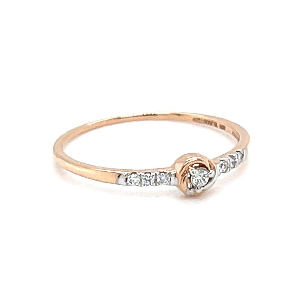 Single diamond in centre with diamonds on band 0lr171