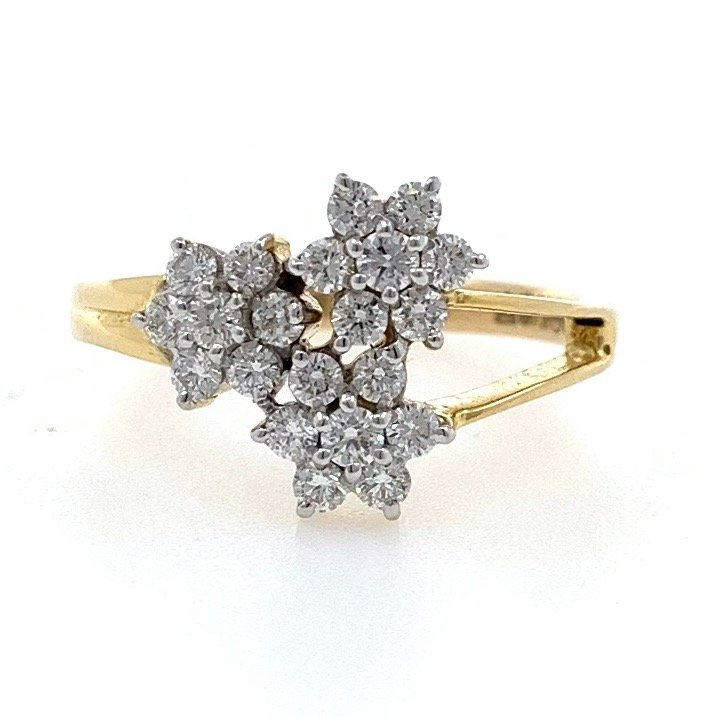 18kt / 750 yellow gold three flower...