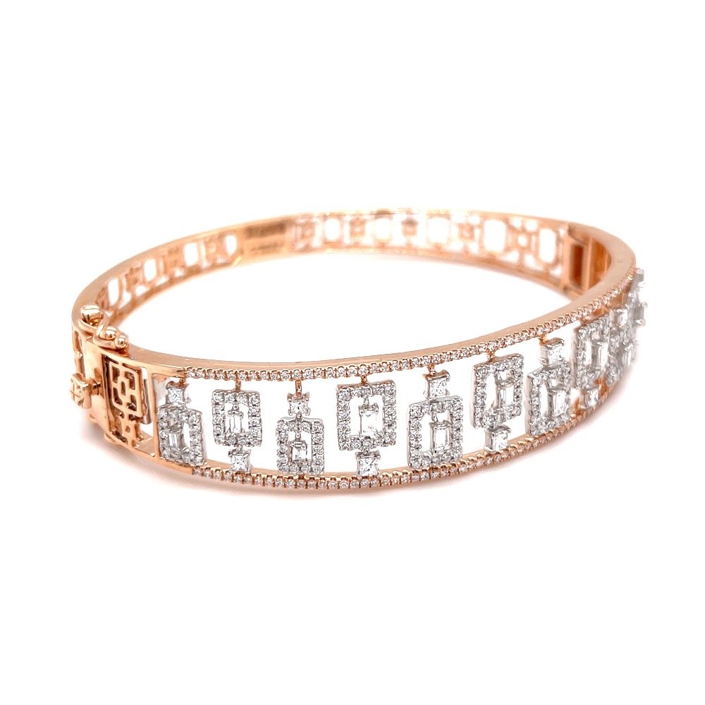 Broad bracelet with baguette in the centre with rectangular design