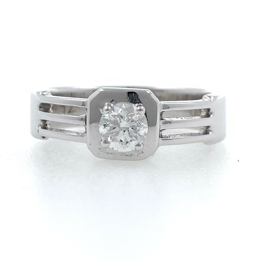 18kt / 750 white gold solitaire eng...
