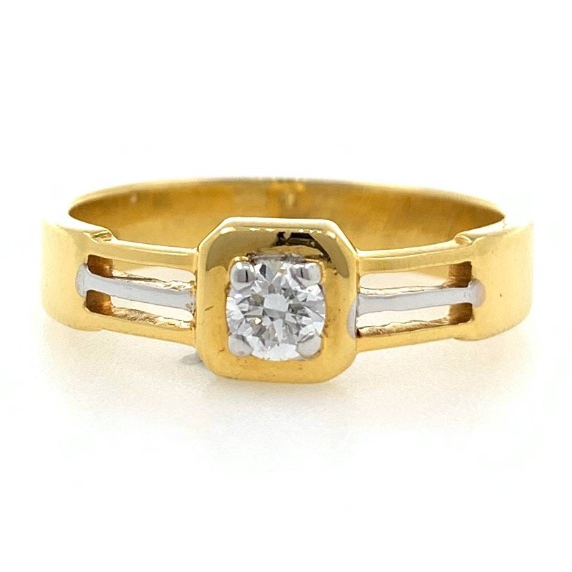 Buy quality 18kt 750 yellow gold solitaire engagement classic gents ring 9gr42 in Pune